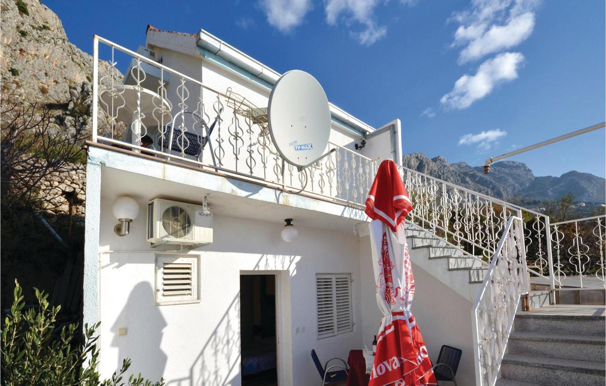 Gorgeous Apartment In Omis With House Sea View Exteriör bild