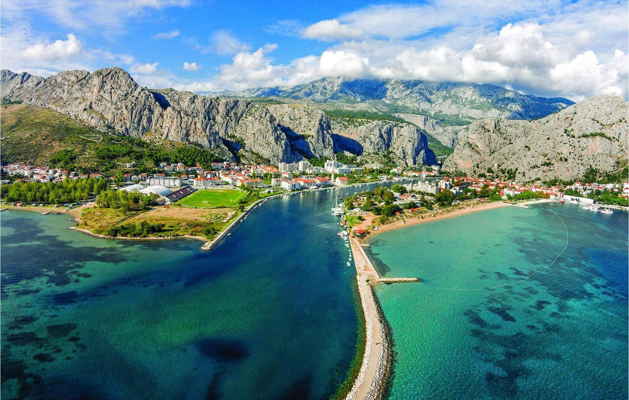 Gorgeous Apartment In Omis With House Sea View Exteriör bild