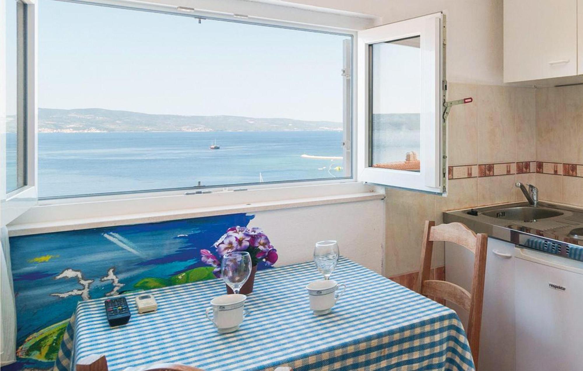 Gorgeous Apartment In Omis With House Sea View Exteriör bild